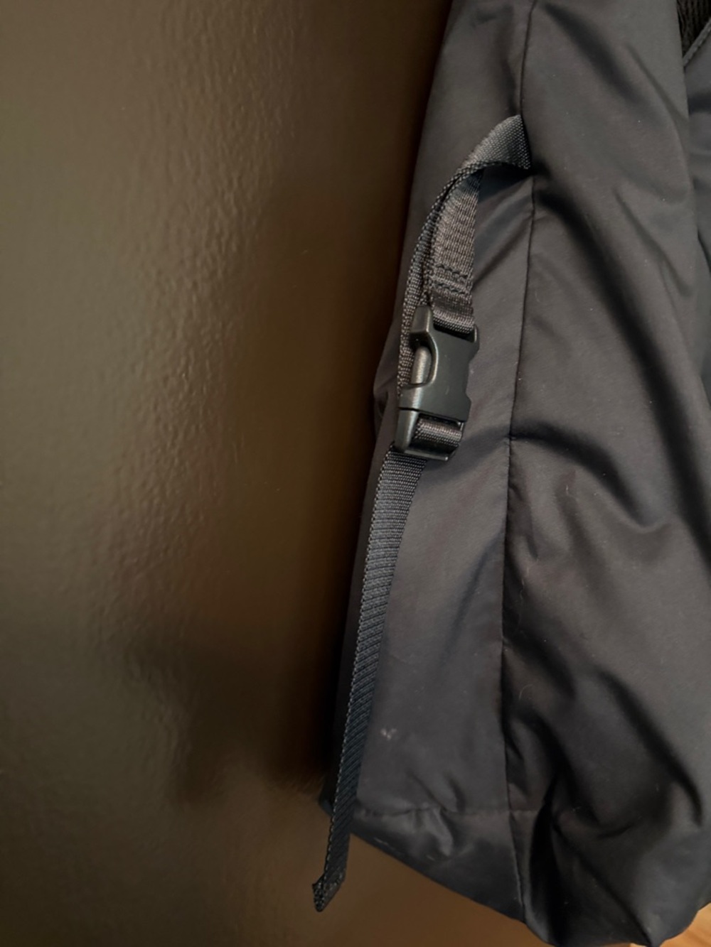 lululemon athletica Black Sling Tote with Mesh Pocket. This bag is reversible!! - Picture 5 of 10